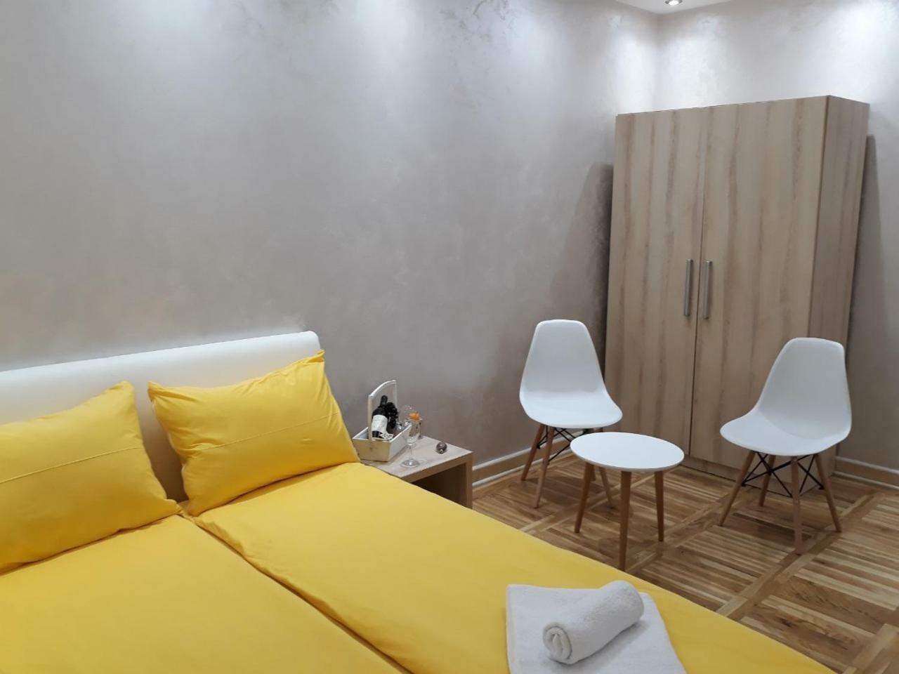 Sweet Yellow Apartment 贝尔格莱德 外观 照片