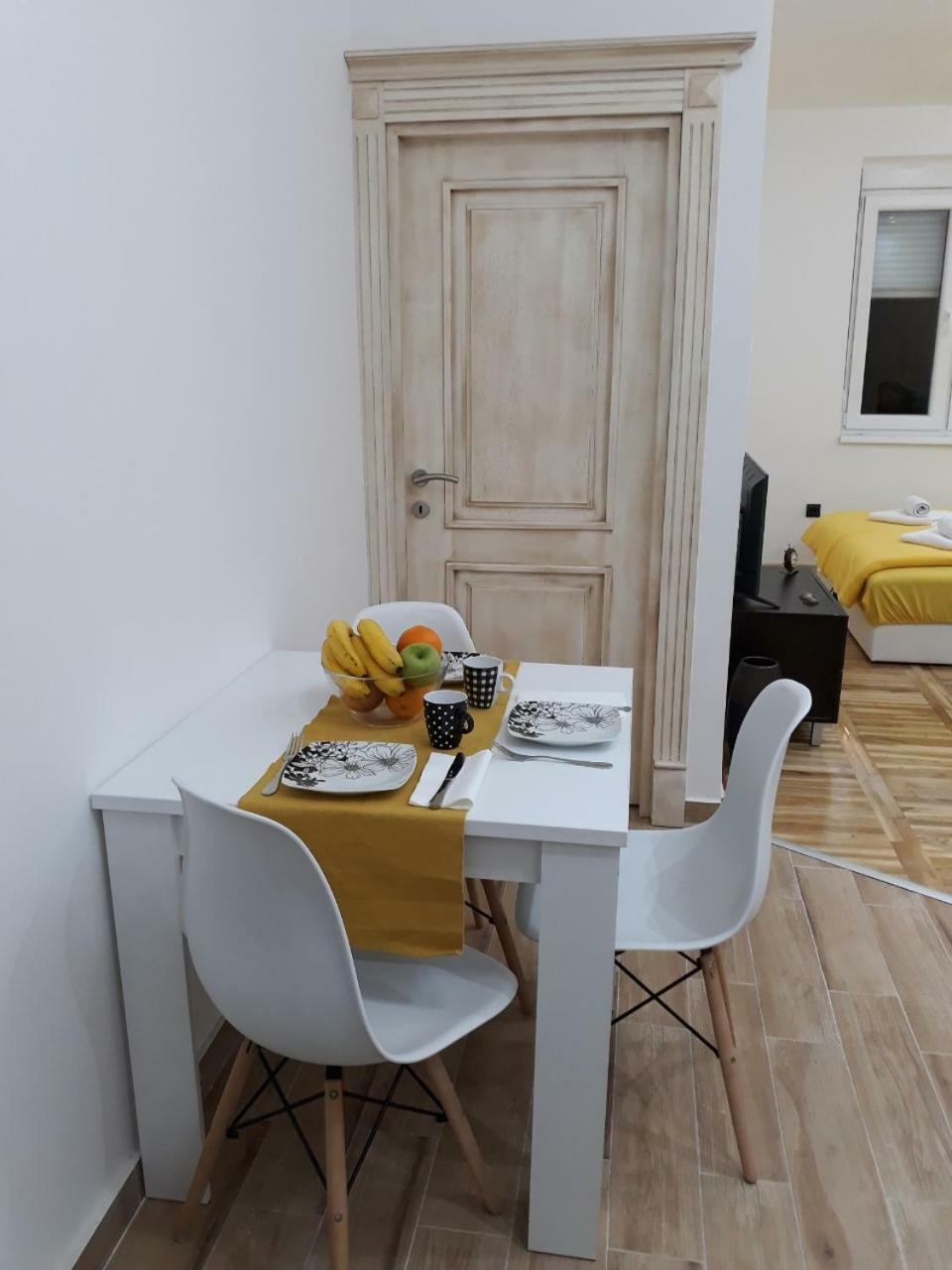 Sweet Yellow Apartment 贝尔格莱德 外观 照片