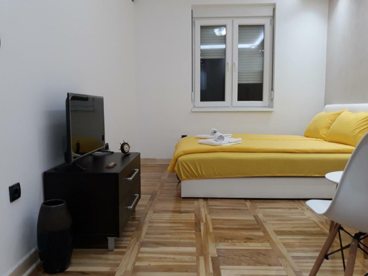Sweet Yellow Apartment 贝尔格莱德 外观 照片