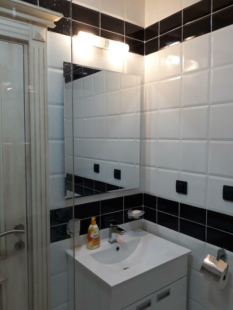 Sweet Yellow Apartment 贝尔格莱德 外观 照片