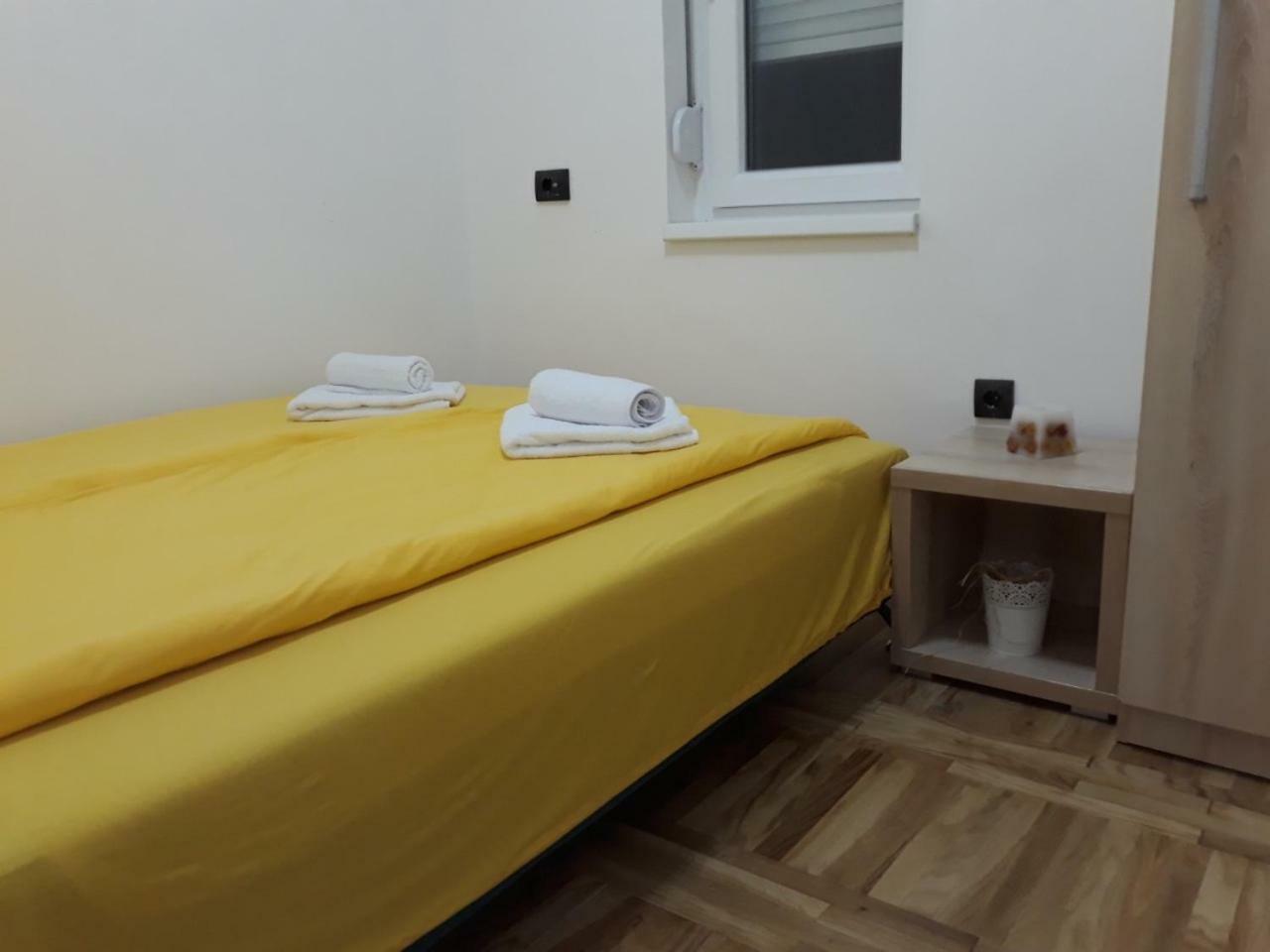 Sweet Yellow Apartment 贝尔格莱德 外观 照片