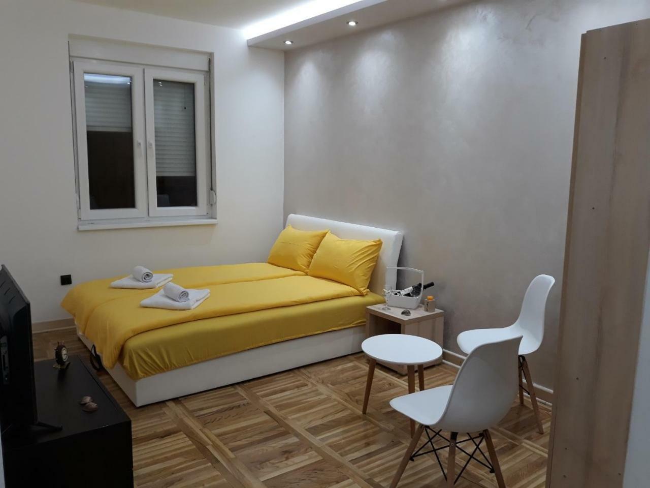 Sweet Yellow Apartment 贝尔格莱德 外观 照片