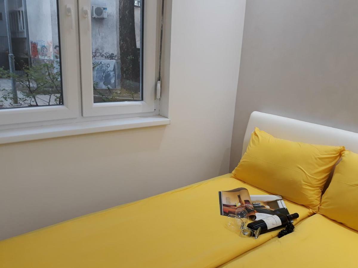 Sweet Yellow Apartment 贝尔格莱德 外观 照片