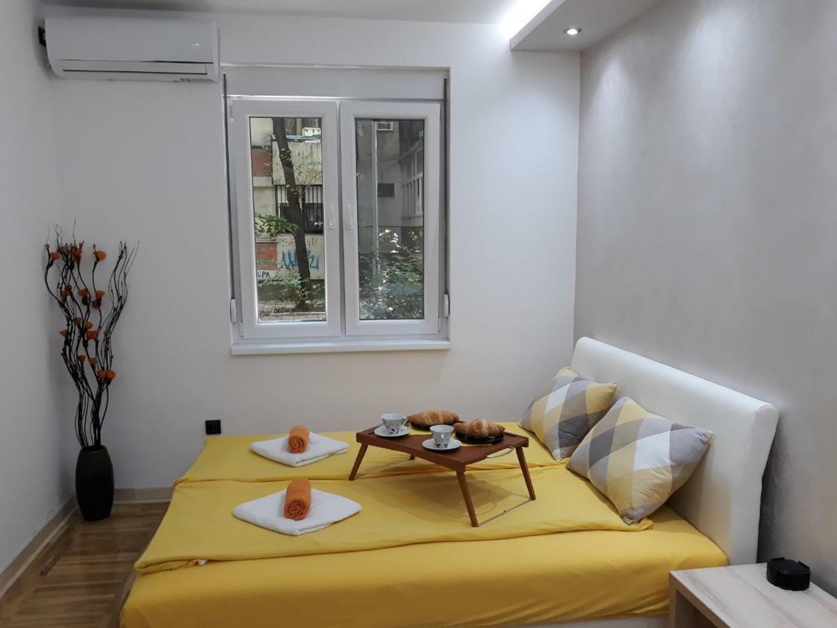 Sweet Yellow Apartment 贝尔格莱德 外观 照片