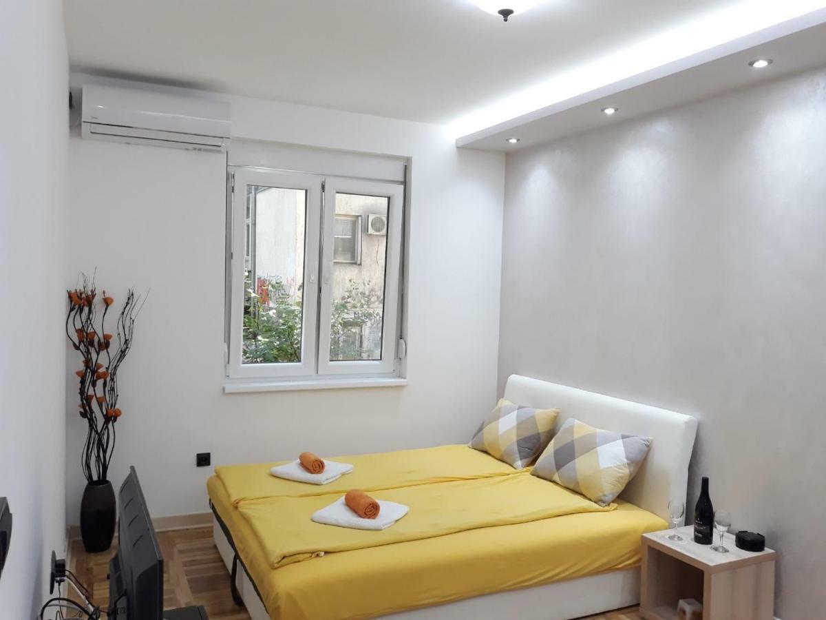 Sweet Yellow Apartment 贝尔格莱德 外观 照片